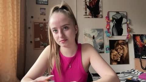 Snapshot of tamiecaimi chatting on March 2026 01:44:02 PM Karina online show from March 2026 01:44:02 PM