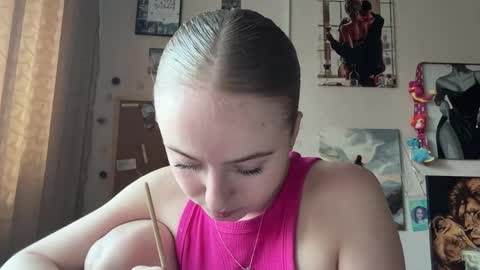 Snapshot of tamiecaimi chatting on April 2026 03:13:01 PM Karina online show from April 2026 03:13:01 PM