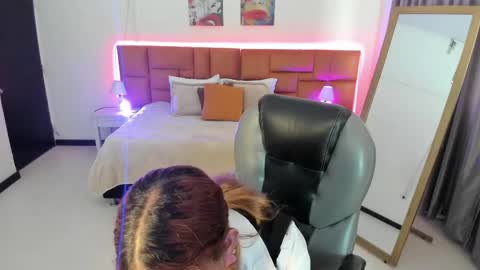 Snapshot of tamy_edwards chatting on May 2026 07:52:01 PM Tamy online show from May 2026 07:52:01 PM