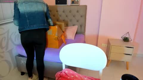 Snapshot of tania_duque chatting on September 2025 01:15:02 PM Tania online show from September 2025 01:15:02 PM