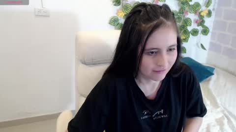 Tania  online show from November 2025 04:21:02 PM