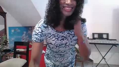 Snapshot of tanialopaz chatting on February 2025 06:54:01 AM TaniaBitch online show from February 2025 06:54:01 AM