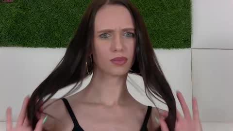 taraharriss online show from May 2026 12:44:01 PM