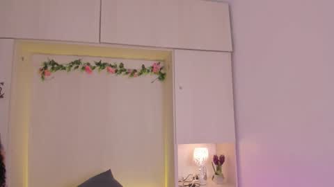  T A R A  online show from November 2025 04:13:02 AM