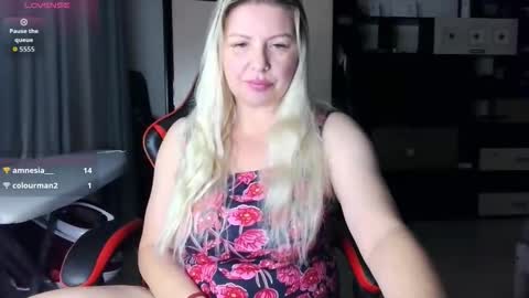 Snapshot of tasha__moon chatting on October 2025 03:34:01 PM Tasha  Moon online show from October 2025 03:34:01 PM