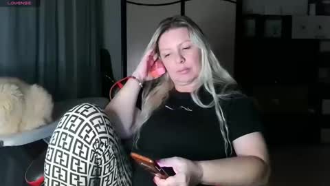 Snapshot of tasha__moon chatting on October 2025 05:09:02 PM Tasha  Moon online show from October 2025 05:09:02 PM
