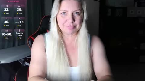 Snapshot of tasha__moon chatting on October 2025 03:29:02 PM Tasha  Moon online show from October 2025 03:29:02 PM