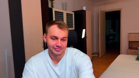 Snapshot of tasty_justin chatting on April 2026 08:46:01 PM My shows 2100500 UTC3 online show from April 2026 08:46:01 PM
