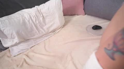 RHEA  pronanciation like Reya   online show from December 2025 02:12:02 PM