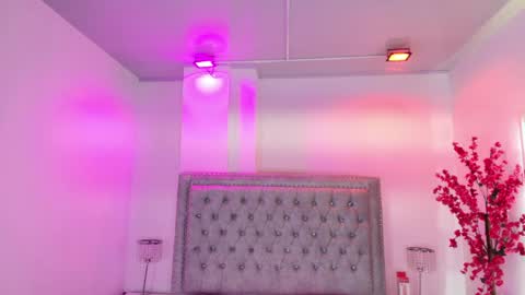 Snapshot of tata_and_damian chatting on April 2026 11:48:01 AM Tata and Damian online show from April 2026 11:48:01 AM