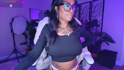 Snapshot of tatted_vixen chatting on May 2026 07:43:01 PM Tatted Queen online show from May 2026 07:43:01 PM