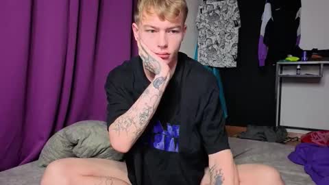 Alex but u can call me Theo online show from October 2025 04:51:02 AM