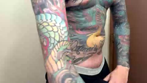 Snapshot of tattooed8in chatting on December 2025 09:44:01 PM tattooed8in online show from December 2025 09:44:01 PM
