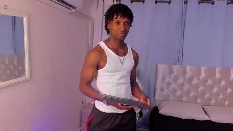 Snapshot of tau_montes chatting on November 2025 12:33:01 AM tau_montes online show from November 2025 12:33:01 AM