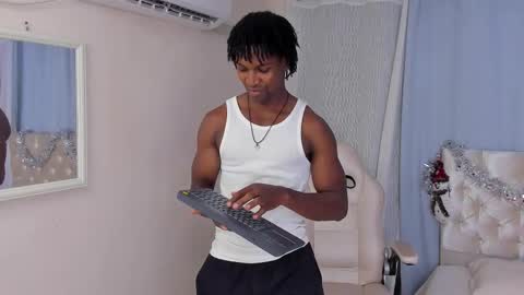 Snapshot of tau_montes chatting on November 2025 04:34:02 AM tau_montes online show from November 2025 04:34:02 AM