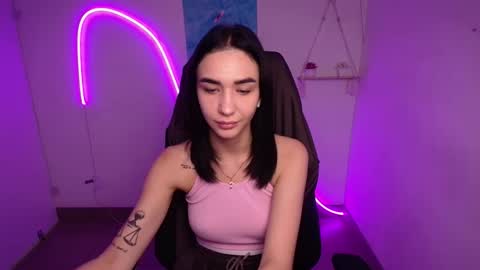 Tayla online show from November 2025 06:47:01 AM