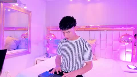 Snapshot of taylor_brooks_ chatting on April 2026 06:20:01 PM taylor_brooks_ online show from April 2026 06:20:01 PM