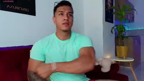 Snapshot of taylor_johnn chatting on July 2026 04:02:01 PM Penagos zz online show from July 2026 04:02:01 PM