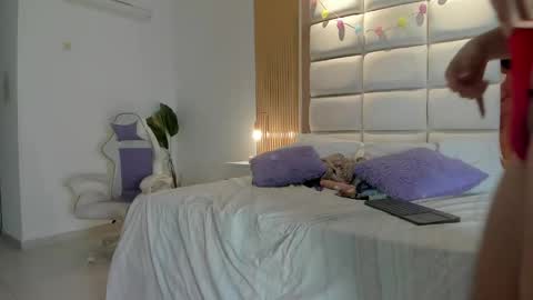 Snapshot of taylor_royall_ chatting on April 2026 07:52:02 PM Taylor online show from April 2026 07:52:02 PM