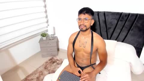 taylormaccurdy_ online show from October 2025 03:21:02 PM