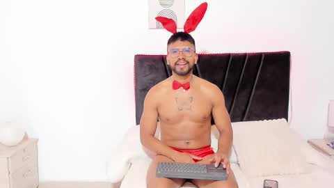 taylormaccurdy_ online show from October 2025 05:57:02 PM