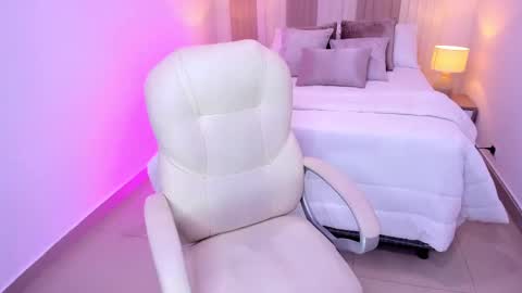 Taylor  online show from October 2025 08:49:02 PM