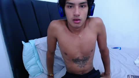 Tayron online show from February 2025 07:05:02 PM