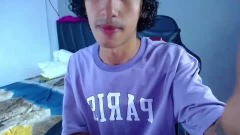 Snapshot of tayronx33 chatting on May 2026 04:02:02 PM Tayron online show from May 2026 04:02:02 PM