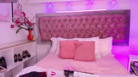 Snapshot of tayzon_foxxx chatting on September 2025 01:01:01 PM Sofia online show from September 2025 01:01:01 PM