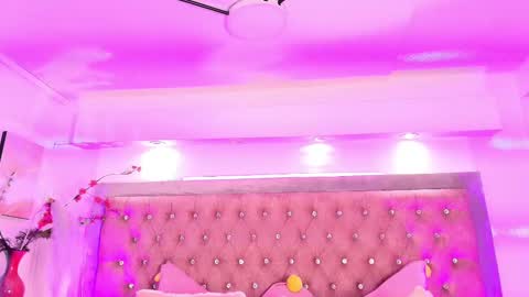 Sofia online show from November 2025 01:21:02 PM