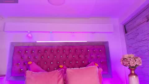 Sofia online show from December 2025 08:35:01 PM