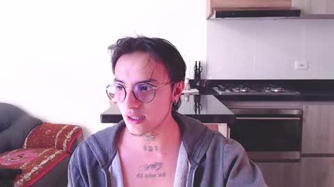 Teo independent model online show from February 2025 12:47:02 PM