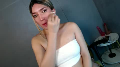 ellaine online show from February 2025 03:53:01 AM