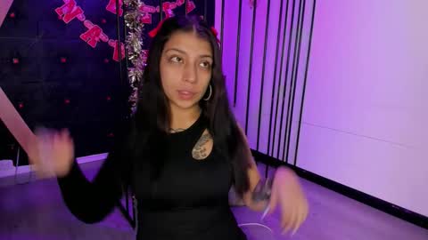 Tayloor online show from December 2025 03:01:02 AM