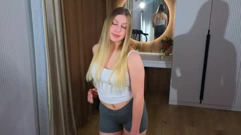 Snapshot of templesolheim chatting on April 2026 02:12:02 AM Sara online show from April 2026 02:12:02 AM