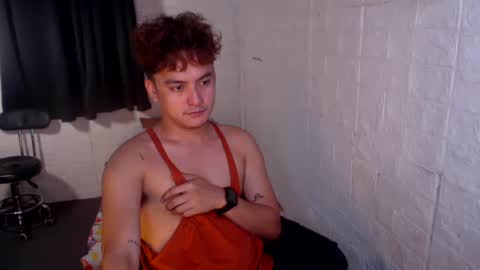 Snapshot of tempting_jon chatting on June 2026 02:36:02 AM tempting_jon online show from June 2026 02:36:02 AM