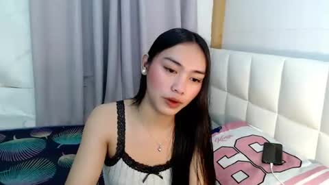 Snapshot of temptmebabyx chatting on June 2026 01:45:02 PM YOGIRL MAXINE online show from June 2026 01:45:02 PM