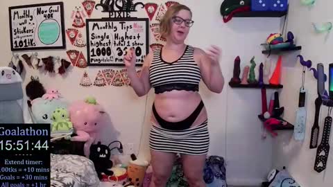 Pixie and Tentacle Overlord online show from November 2025 11:14:01 PM