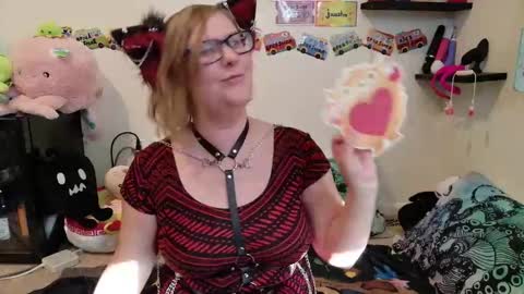 Pixie and Tentacle Overlord online show from February 2026 11:14:01 PM