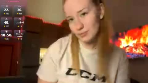 Snapshot of teneshaalthiser chatting on April 2026 11:05:02 PM Hello My name is Ida I will be very glad to see you 3 online show from April 2026 11:05:02 PM