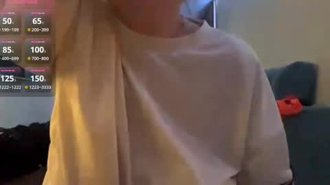 Snapshot of teneshaalthiser chatting on April 2026 08:46:01 PM Hello My name is Ida I will be very glad to see you 3 online show from April 2026 08:46:01 PM