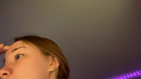 Snapshot of teneshaalthiser chatting on April 2026 06:13:02 PM Hello My name is Ida I will be very glad to see you 3 online show from April 2026 06:13:02 PM