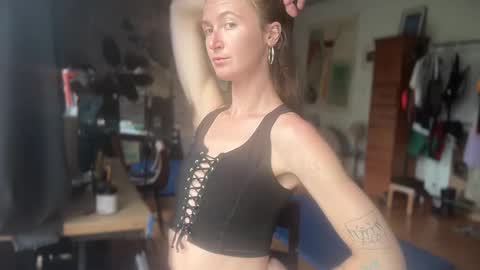 Snapshot of terraworship chatting on September 2025 04:00:01 PM Terra Worship Findomme online show from September 2025 04:00:01 PM