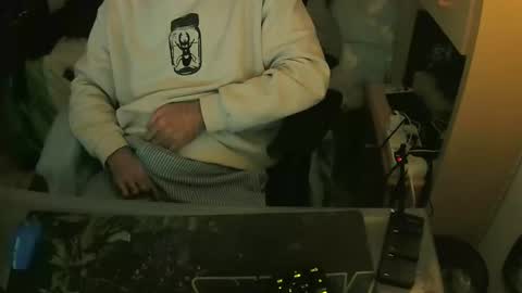 terwosdex online show from December 2025 04:33:01 PM