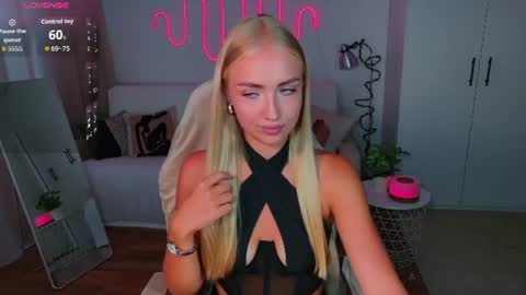 TessaHamilton online show from June 2026 11:02:01 AM