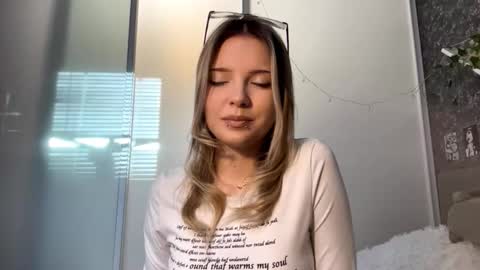 Snapshot of tessiebe chatting on February 2026 12:01:02 PM tessiebe online show from February 2026 12:01:02 PM