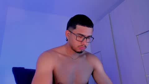 thadeo_king online show from April 2026 11:24:02 PM