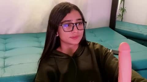 Snapshot of thalia_066 chatting on December 2024 03:22:02 PM thalia online show from December 2024 03:22:02 PM