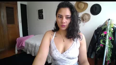 Snapshot of thaliacooper chatting on January 2025 06:59:01 PM online show from January 2025 06:59:01 PM