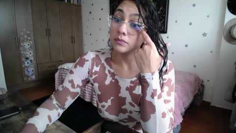 Snapshot of thaliacooper chatting on April 2026 08:33:01 PM online show from April 2026 08:33:01 PM